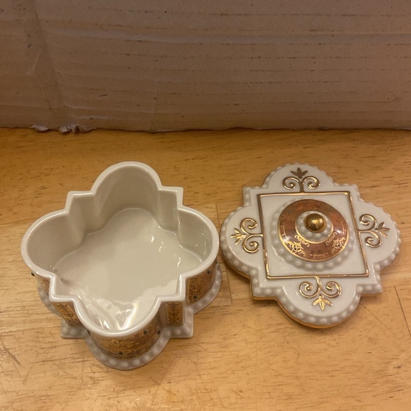 Lenox majestic royal tortoise box. Trinket box and cover. About 3x 1.75 - Picture 2 of 5